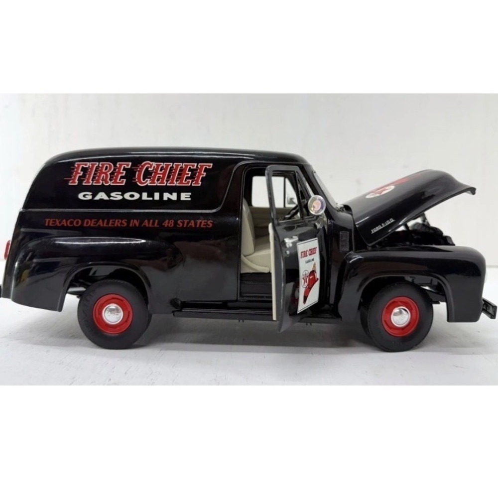 Gearbox 1953 Ford F-100 Delivery Van Texaco Fire Chief 1:18 Diecast 15009